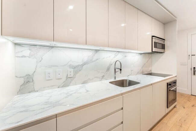 Building Photo - 175 2nd St