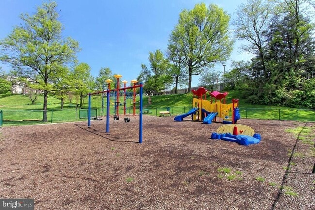 Building Photo - 3705 S George Mason Dr