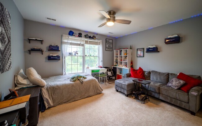 Building Photo - Beautiful home with pool | 6,000+ square feet