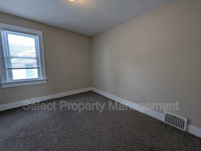 Building Photo - 933 Cottage Ave