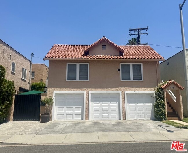 Building Photo - 902 N Harper Ave