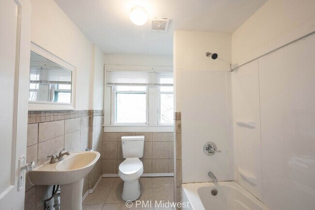 Building Photo - 1331 W 34th St