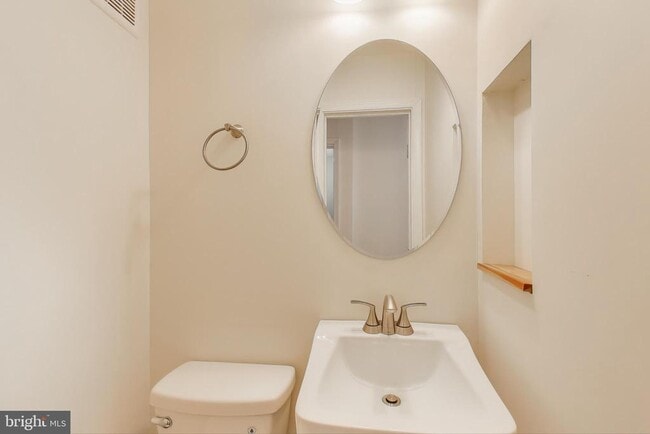 Building Photo - 17505 Longview Ln