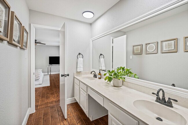 Building Photo - 7108 Dallas Dr