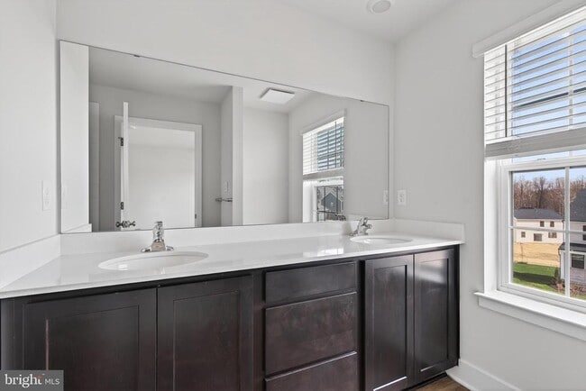 Building Photo - 5225 Manor Park Dr
