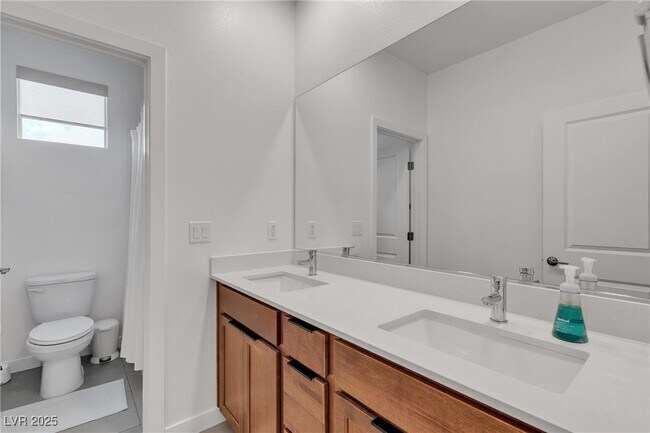 Building Photo - 1309 Azure Jay Ave