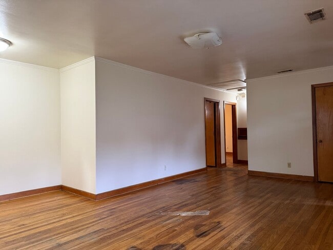 Building Photo - 1914 S Van Buren St