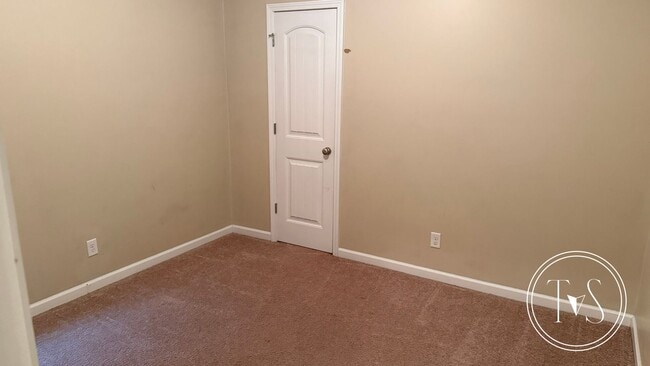 Building Photo - WINTER MOVE-IN SPECIAL: 50% OFF 1ST FULL MONTH'S RENT!*