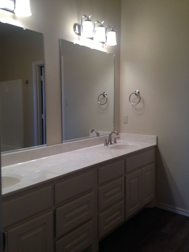 Building Photo - 1212 Preston Trails