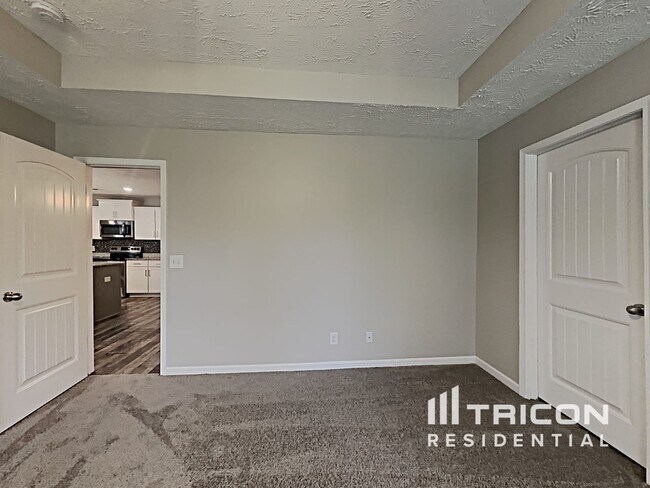 Building Photo - 552 Medallion Cir
