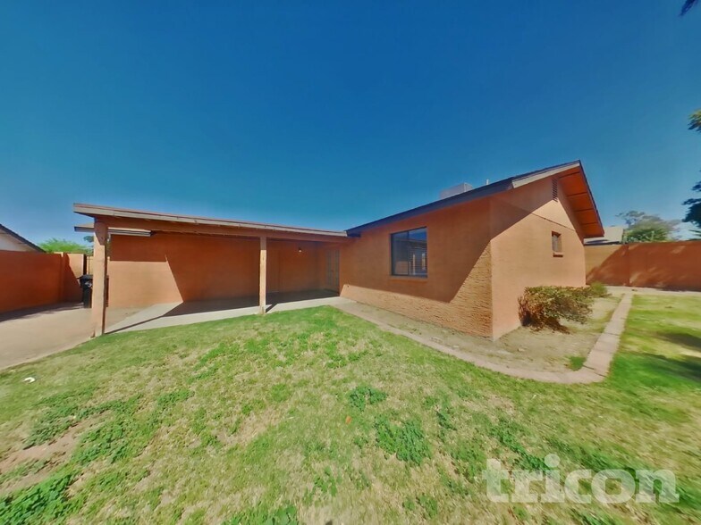 Building Photo - 6309 E Ivyglen St