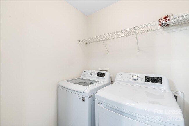 Building Photo - 834 Daly Cir