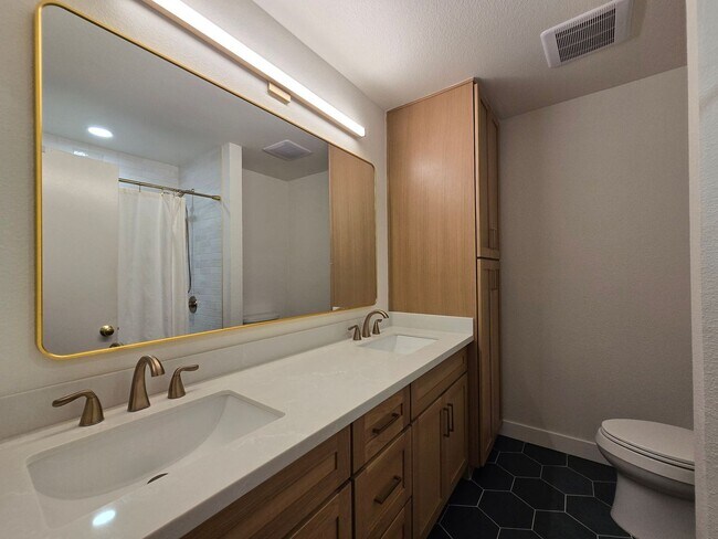 Building Photo - 344 Dewane Dr