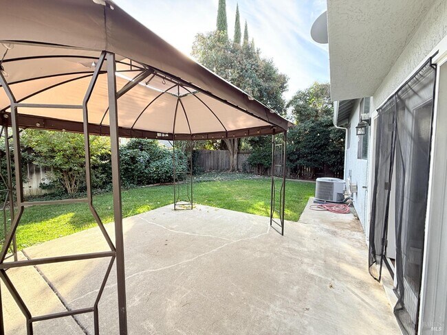 Building Photo - 861 Sonnet Dr