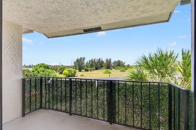 Building Photo - TWO BEDROOM ONE BATHROOM!! MOVE IN READY!! WATERFRONT COMMUNITY!!