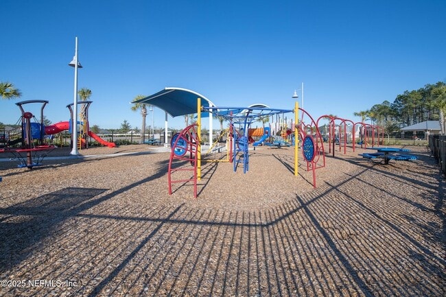 Building Photo - 259 Brandon Lks Dr