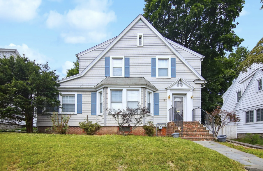 Front of House - 15 Yates Ave