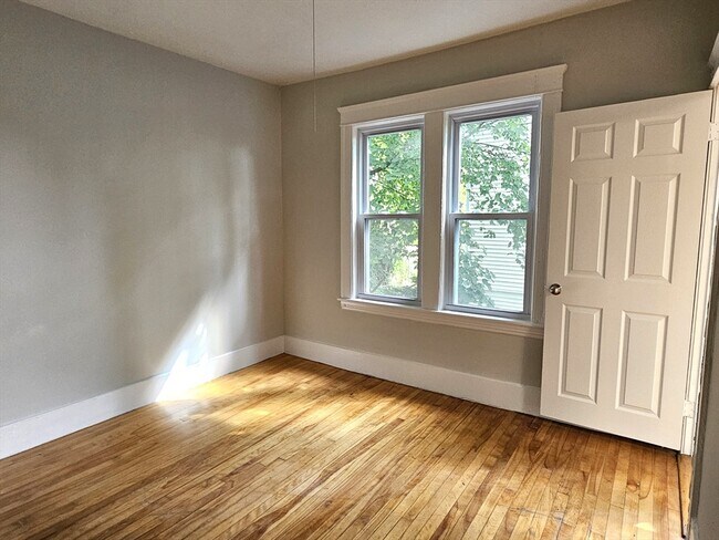 Building Photo - 169 Perry Ave