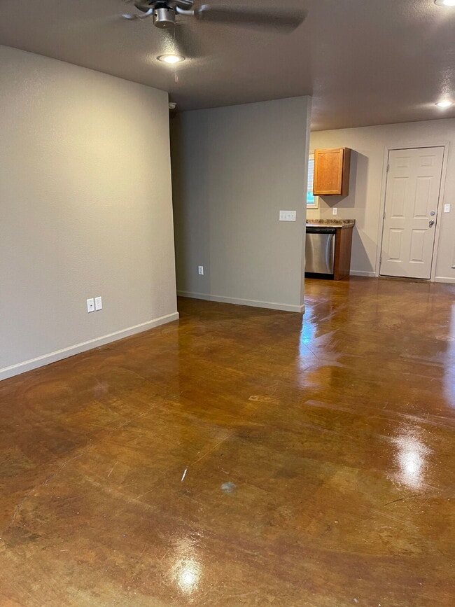 Building Photo - "Charming 3-Bedroom Haven with 2.5 Baths in the Heart of Jonesboro – 1,000 Sq Ft of Comfort at 51...