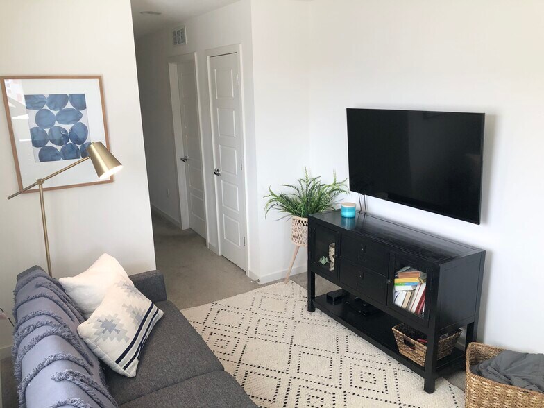 Loft - 9627 Dunning Cir