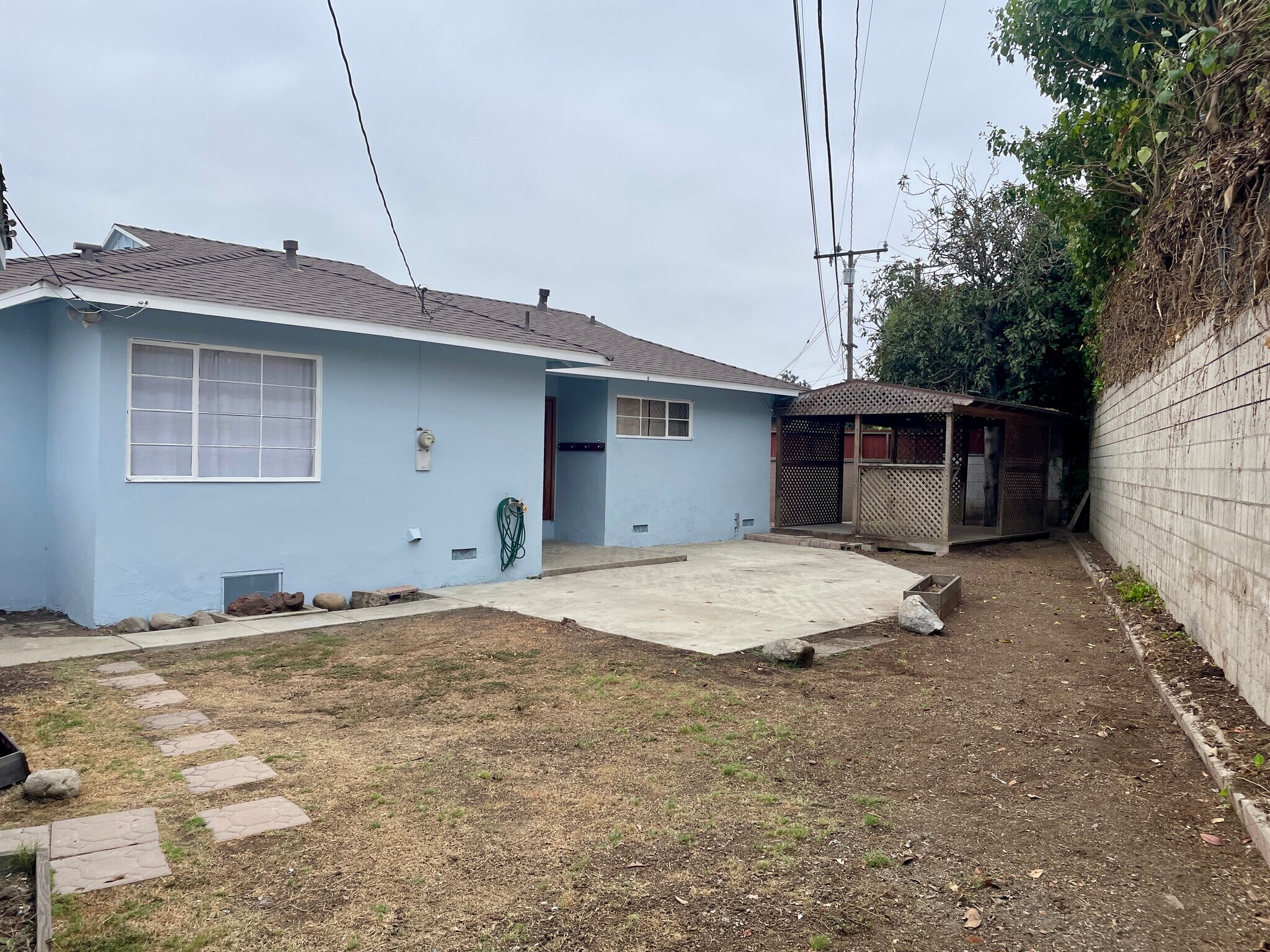 Building Photo - 12505 Manor Dr