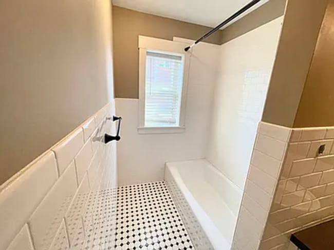 Building Photo - 414 S 40th St