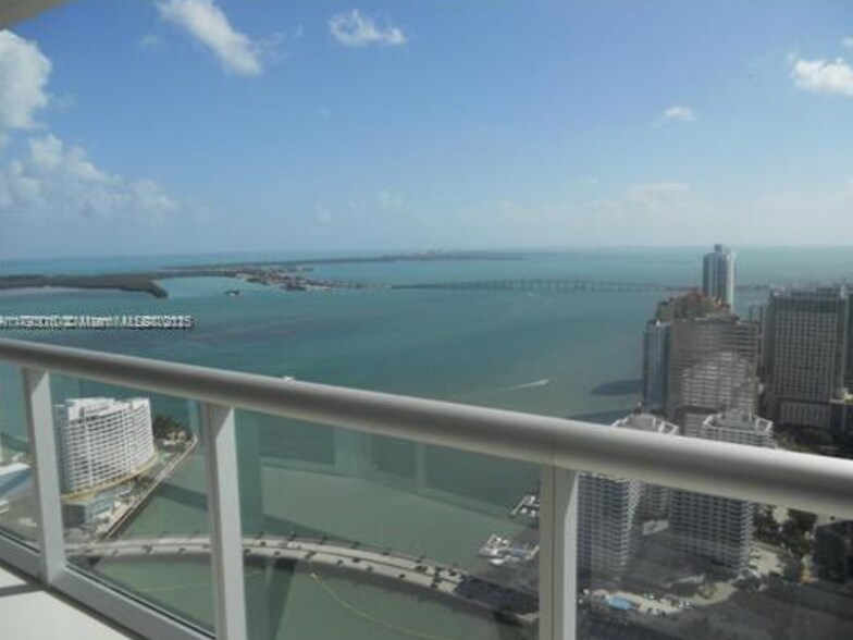 Building Photo - 475 Brickell Ave