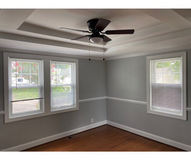 Building Photo - 4319 Kenwood Ave