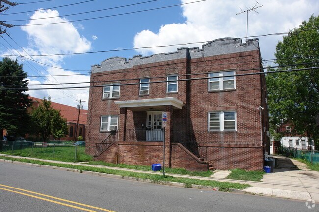 Building Photo - 215 Pershing Ave