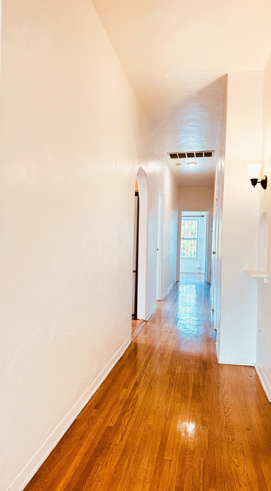 Building Photo - 1609 1/2 S Sierra Bonita Ave