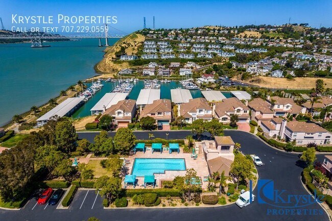 Building Photo - Luxurious Living in Gated Villa Del Mar Co...
