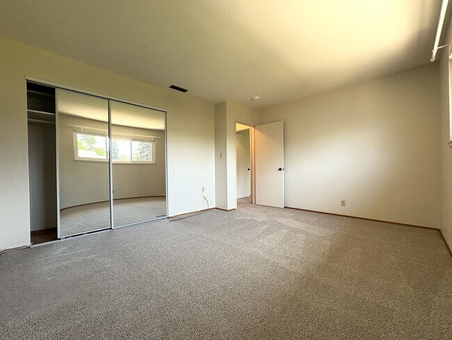 Building Photo - Charming Palo Alto Home with Beautiful Lan...