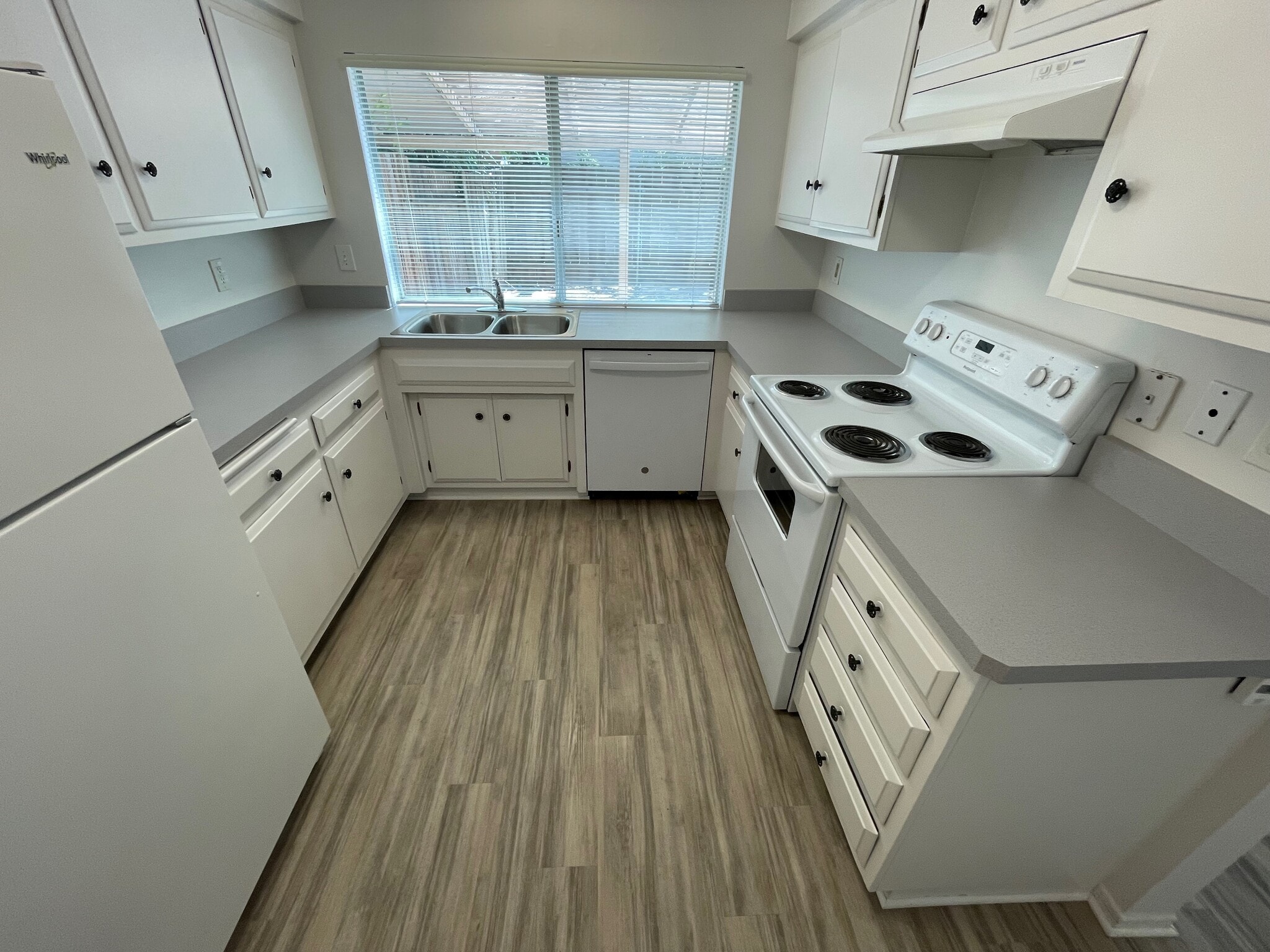 Building Photo - 7369 Elmhurst Pl