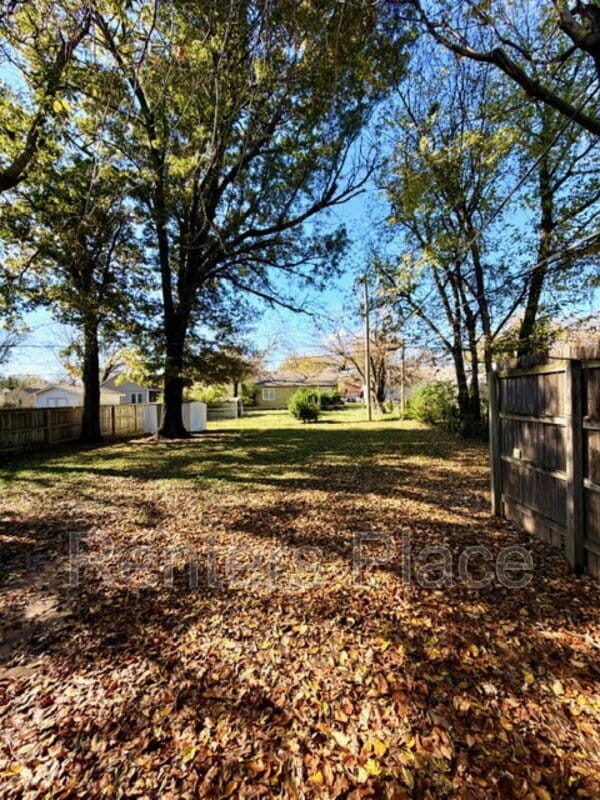 Building Photo - 1328 S Erie Ave
