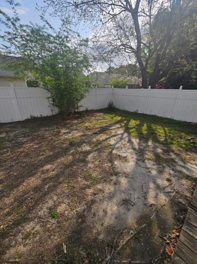 Building Photo - Cute Townhome In the Center of Jacksonville