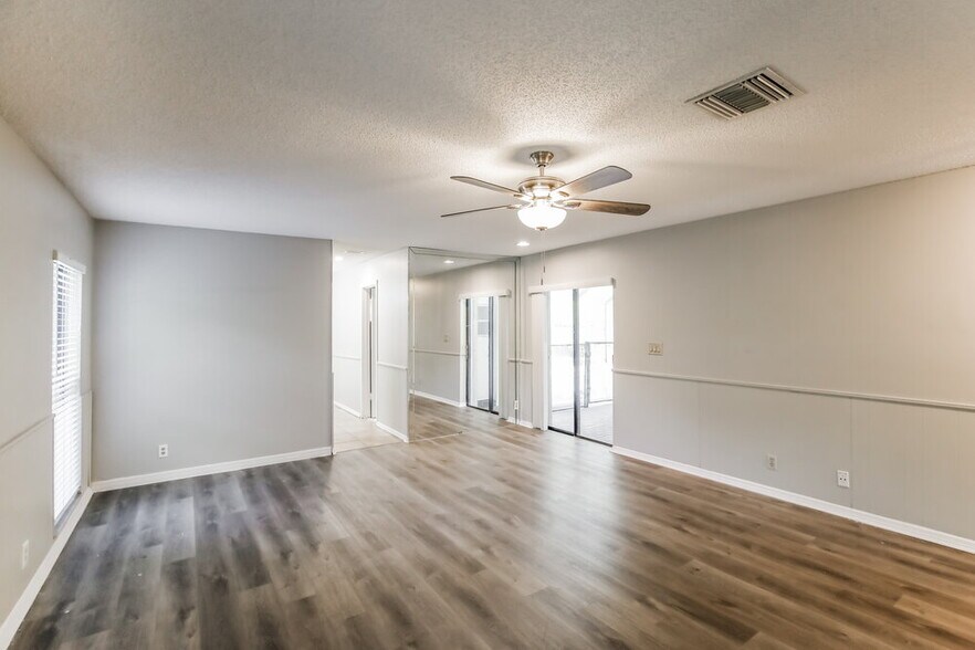 Building Photo - 21074 Shady Vista Ln
