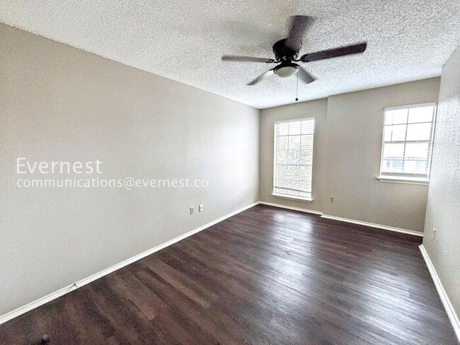 Building Photo - PROMO: Get 50% off the first month’s rent when you sign the lease today!  / 4 Bed, 2.5 Bath with ...