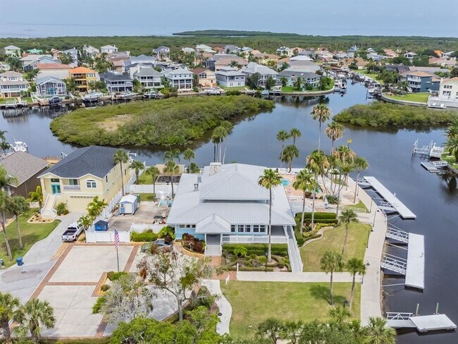 Building Photo - 6241 Bayside Dr