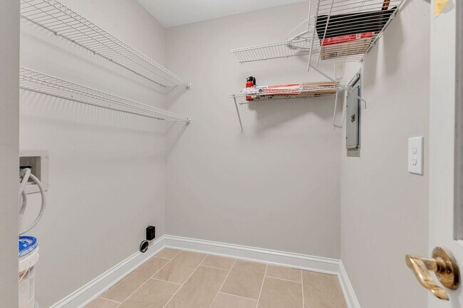 Building Photo - Newly Renovated Condo in The Westende with...