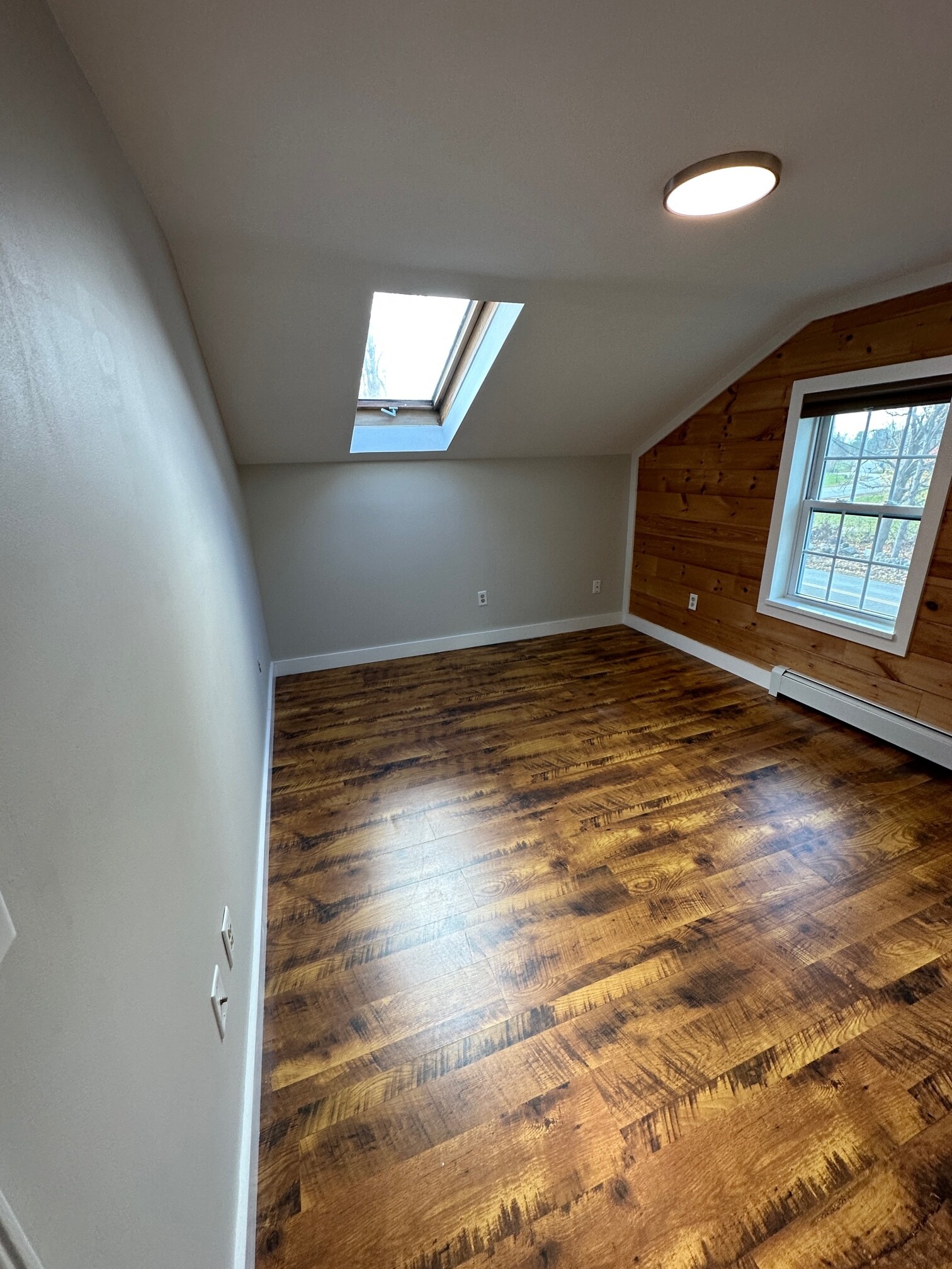 Front upstairs bedroom - 480 Newington Rd