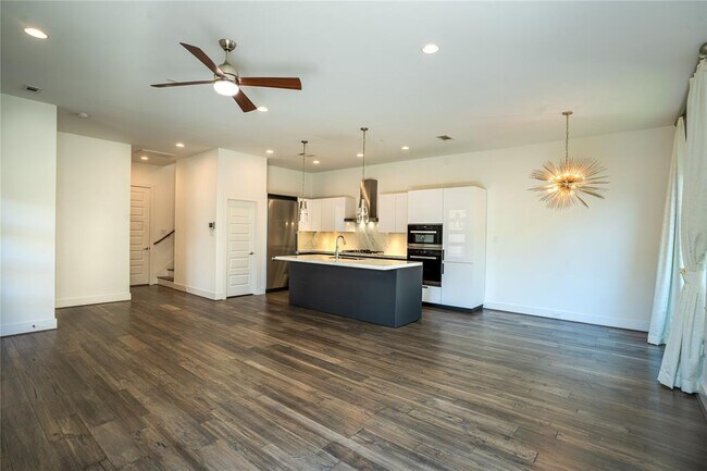Building Photo - 11502 Royal Tower Pl