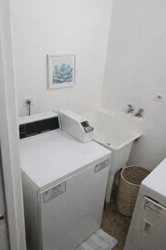 Building Photo - 1851 N Green Ln N