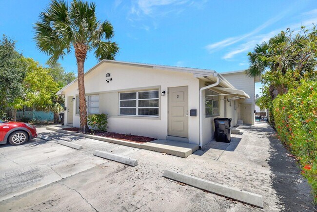 Primary Photo - 310 N M St