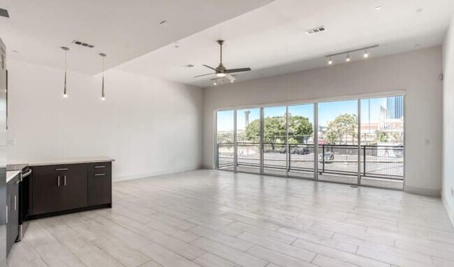 Building Photo - 1 bedroom in Dallas TX 75215