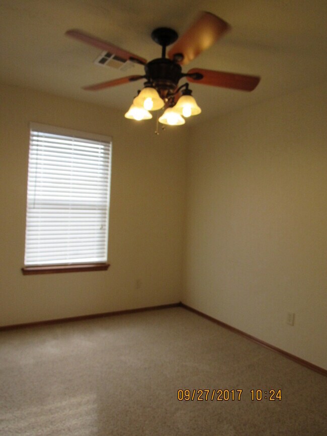 Building Photo - TWO STORY HOME LOCATED IN THE SILVER CREEK...