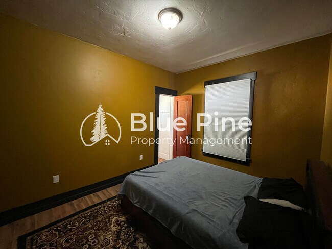 Building Photo - 542 K St