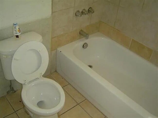 Building Photo - HANDYMAN SPECIAL