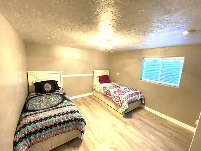 Building Photo - Beautiful Upgraded house in Santaquin