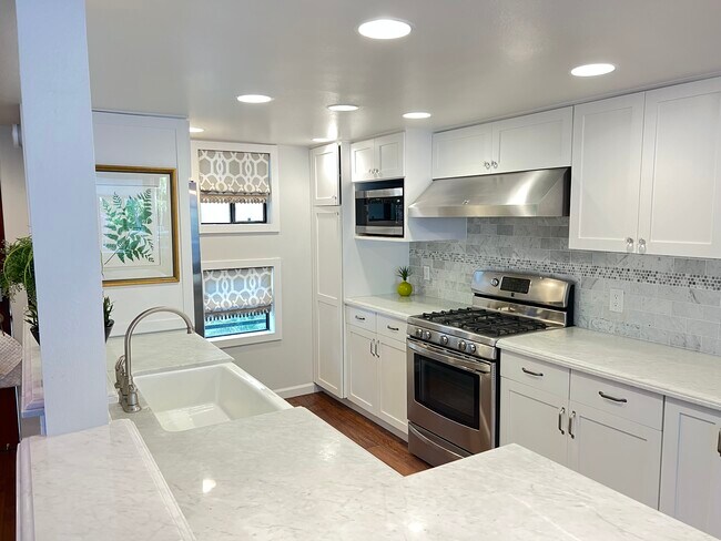 Building Photo - 8132 Camino Del Sol