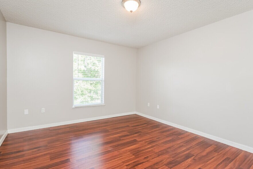 Building Photo - 2924 Elbib Dr